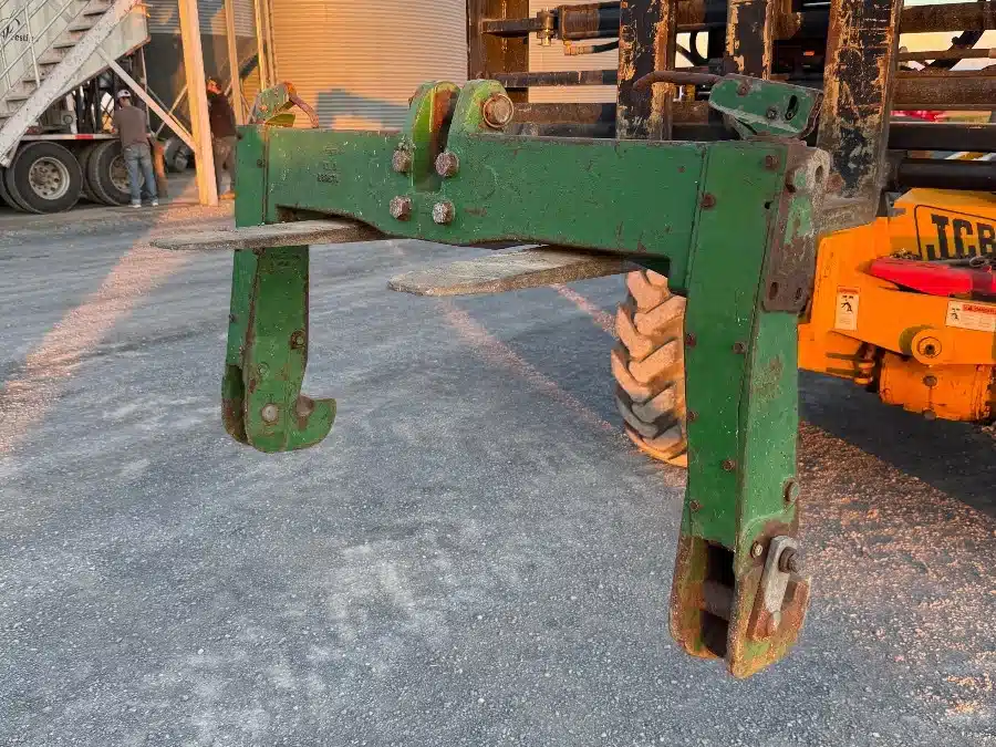 Gallery image 1 for Used John Deere R69571 CAT 3/3N Quick Hitch Hitch