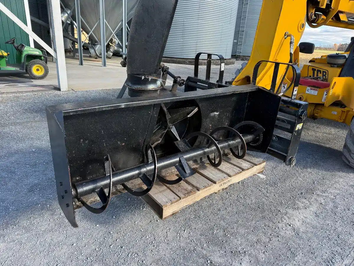 Gallery image 2 for Used Agro Trend 2072 Snow Blower