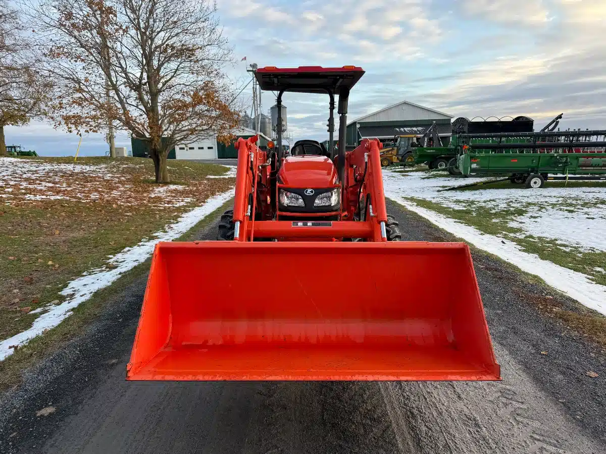 Gallery image 2 for 2023 Kubota M7060HDC Tractor