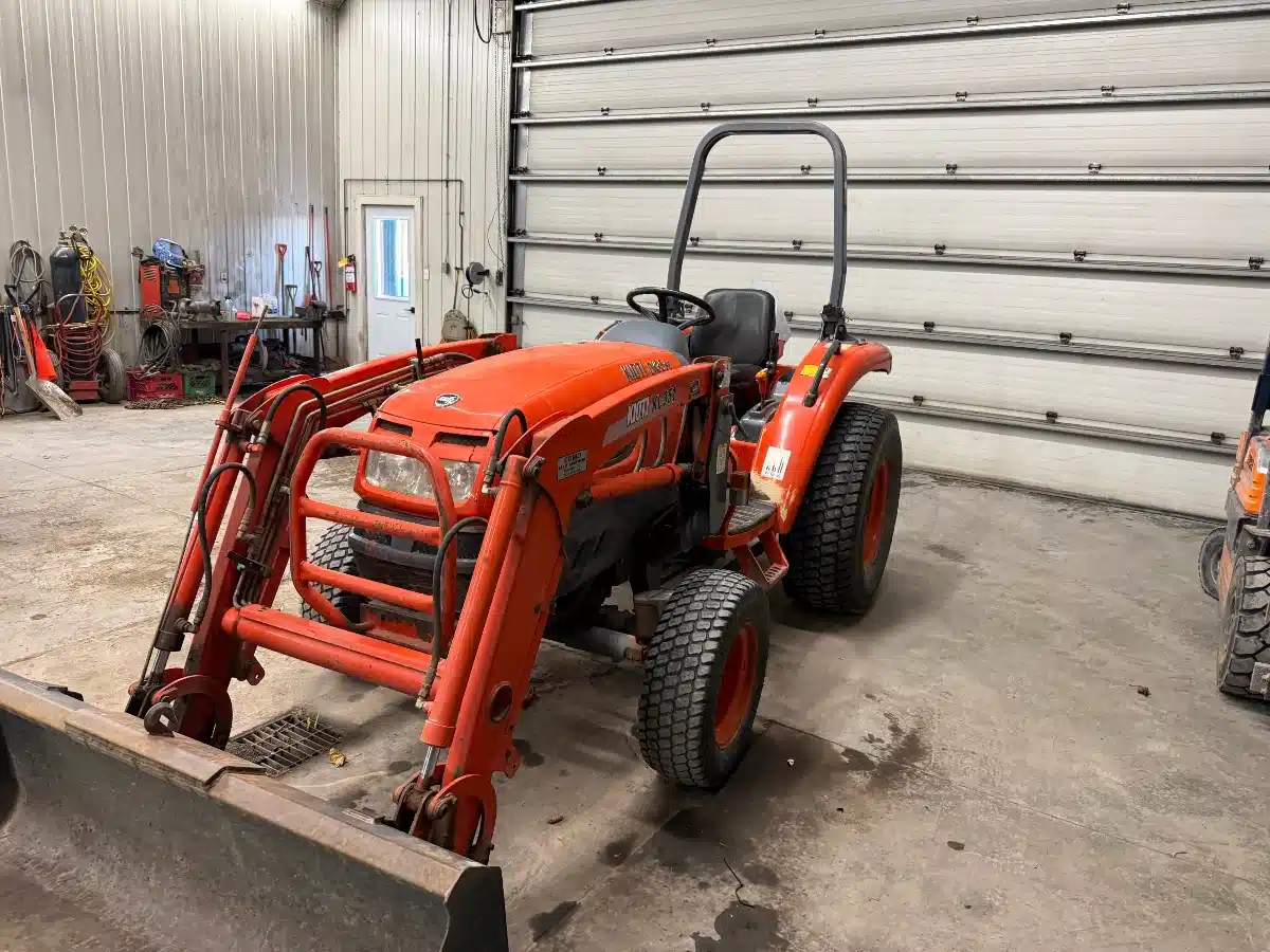 Gallery image 1 for 2007 Kioti DK35SE HST Tractor