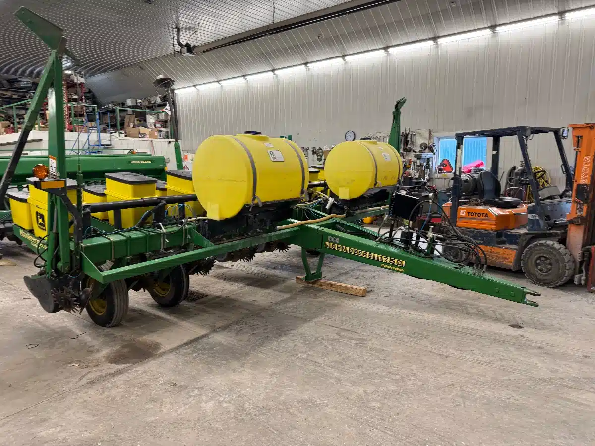 Used 1998 John Deere 1750 Planter
