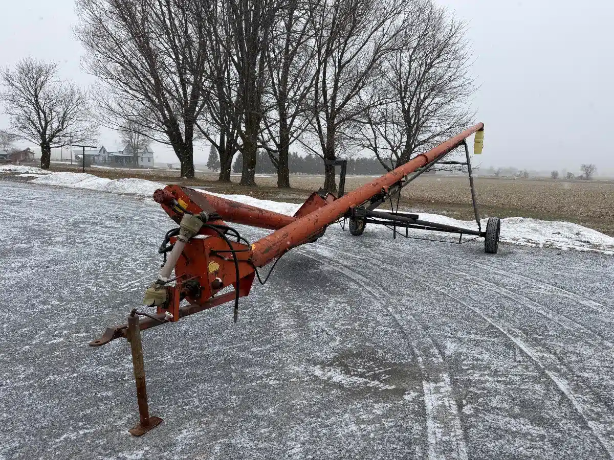 Used Buhler Farm King 850 Auger