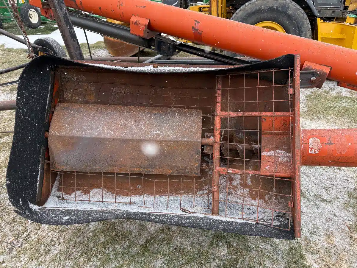 Gallery image 2 for Used Buhler Farm King 850 Auger