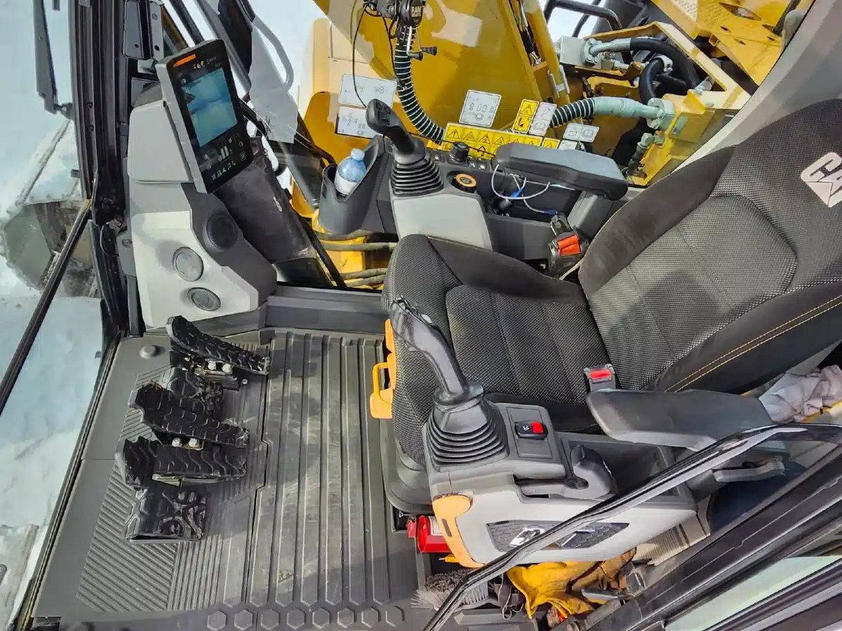 Gallery image 2 for 2024 Caterpillar 320 Excavator