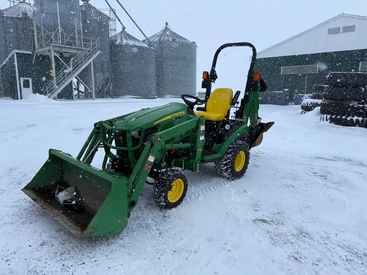 2016 John Deere 1025R Tractor