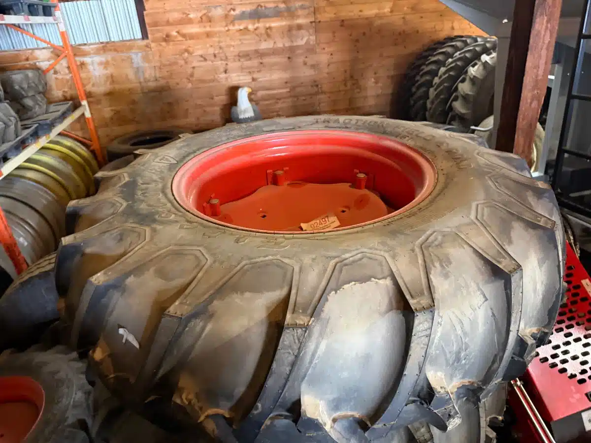 Gallery image 2 for Firestone 16.9-28 Tires