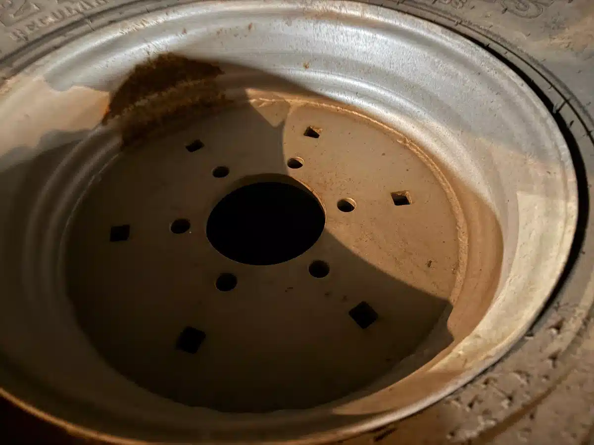 Gallery image 2 for Armstrong 14-17.5 Tires & Rims