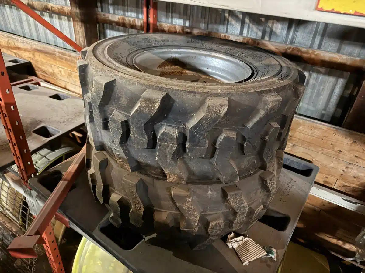 Armstrong 14-17.5 Tires & Rims