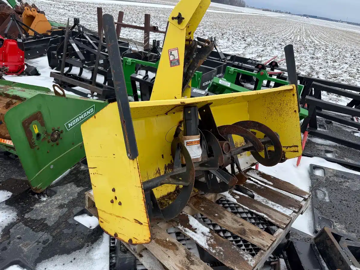 Photo de la Galerie 1 pour 2011 John Deere 59 FRONT SNOWBLOWER Snow Blower Attachments