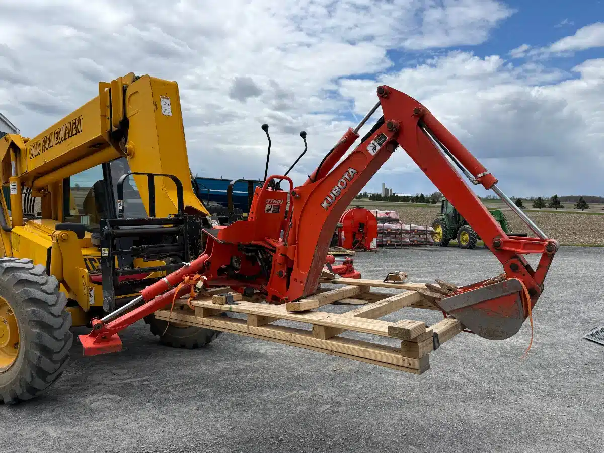 Photo de la Galerie 2 pour 2013 Kubota BT601 Accessoires pour rétrocaveuse