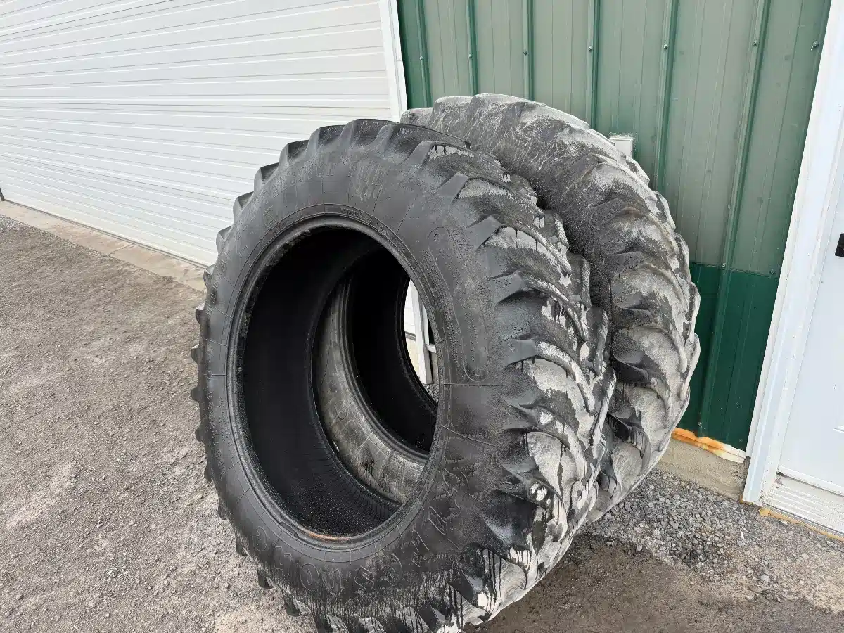 Photo de la Galerie 1 pour Firestone 380/85R34 Pneus