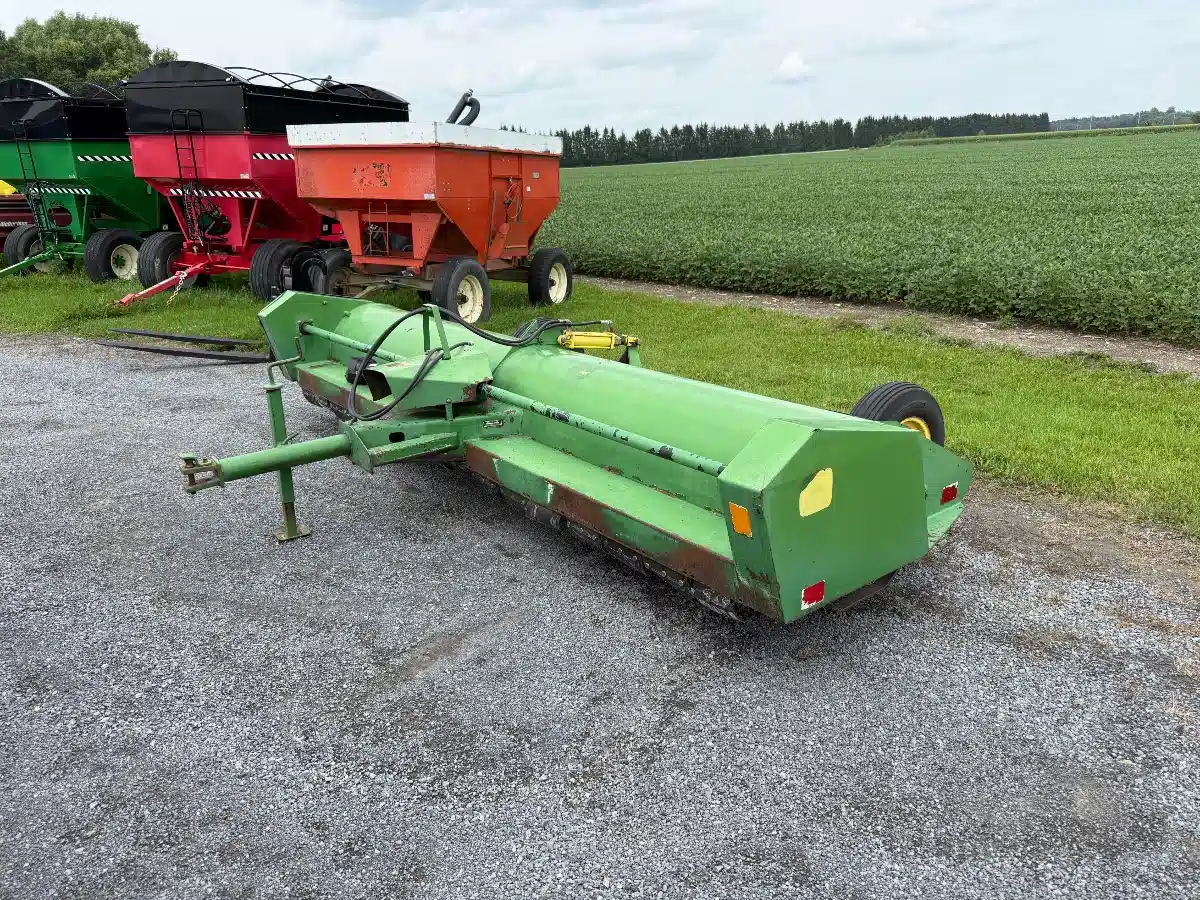 Photo de la Galerie 1 pour 1986 John Deere 27 Broyeur à fléaux