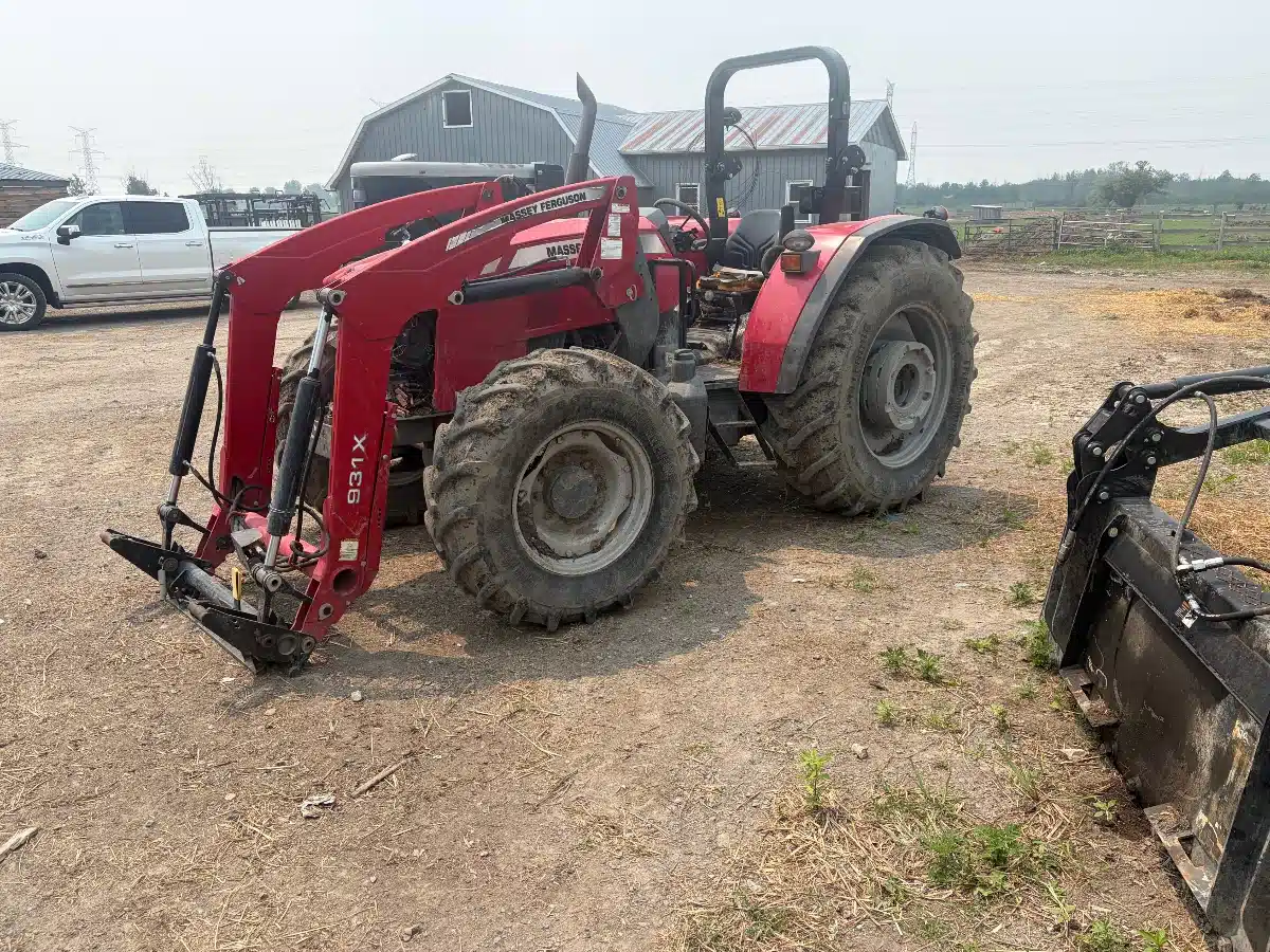 Gallery image 1 for 2016 Massey Ferguson 4609 Tractor