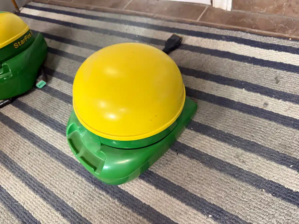 Gallery image 2 for 2012 John Deere STARFIRE 3000 GPS Receiver