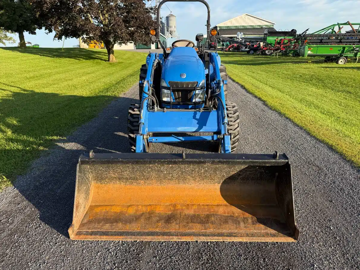 Photo de la Galerie 2 pour 2010 New Holland TC35A Tracteur