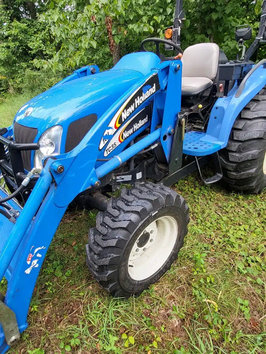 Gallery image 1 for New Holland TC35A Tractor
