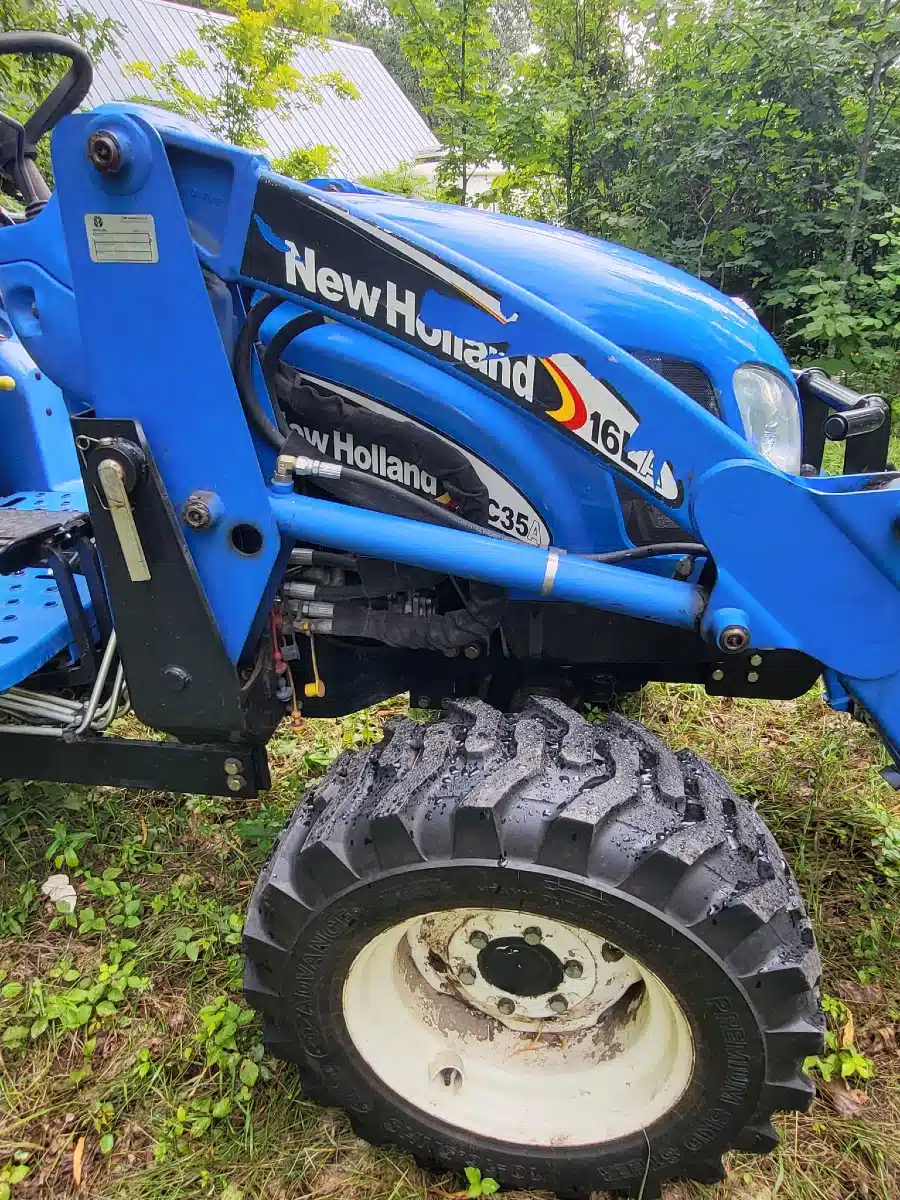 Gallery image 2 for New Holland TC35A Tractor