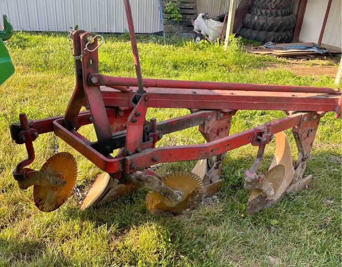 Gallery image 1 for Massey Ferguson 82 Plow