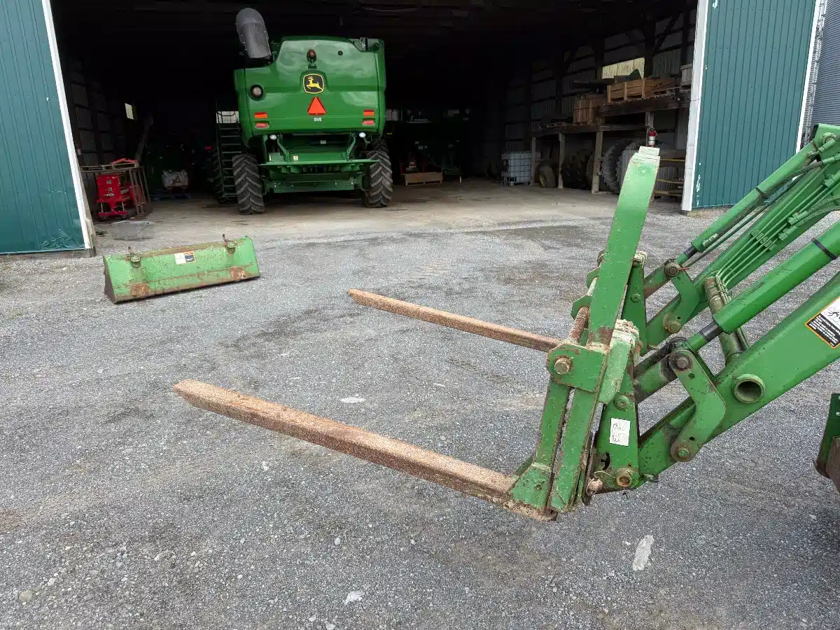 Gallery image 1 for HLA 2000 LBS Pallet Fork
