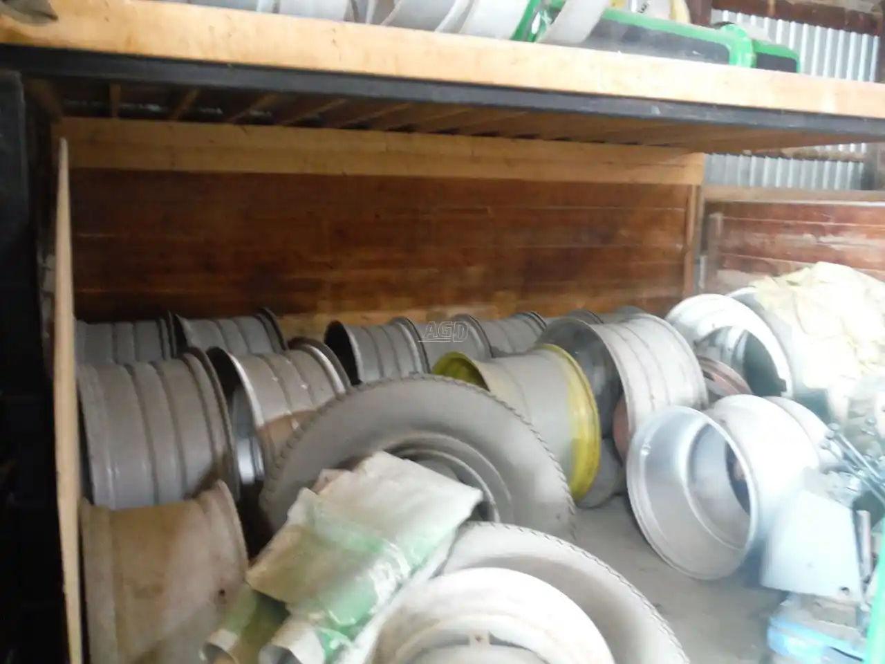 Gallery image 2 for Used 2024 Unverferth T-RAIL Dual Rims