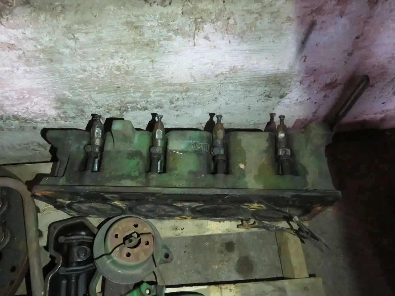 Gallery image 1 for 1961-1964 John Deere Cyl Head Parts New-Used