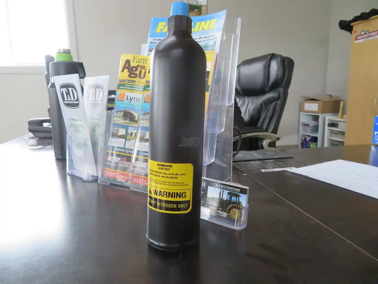 Gallery image 1 for 1978-1992 John Deere Hyd accumulator Parts New-Used