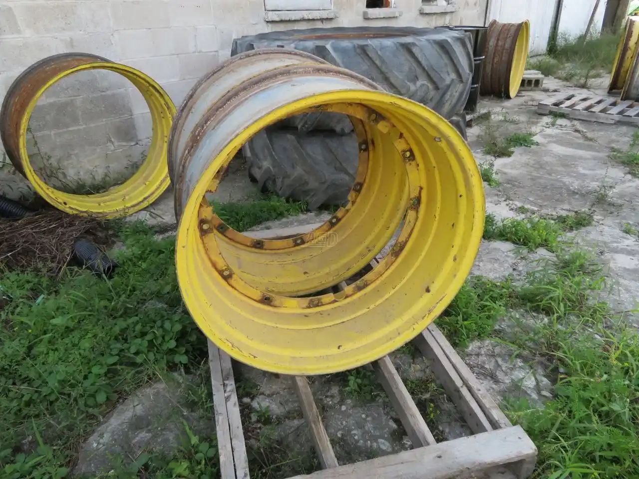 Gallery image 1 for Used John Deere 16X38 Rims