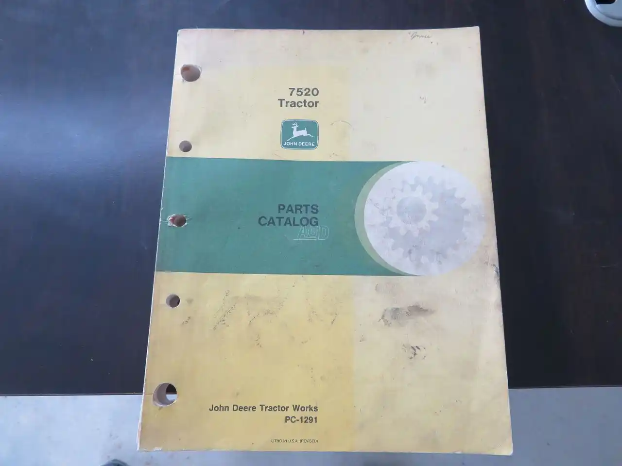 Gallery image 1 for 1972-1975 John Deere 7520 parts catolog Parts New-Used