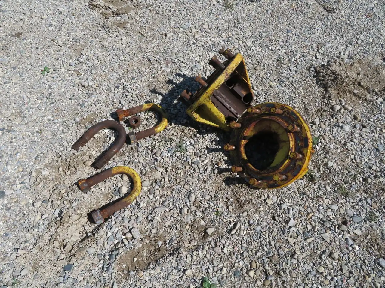 Gallery image 1 for Used M&W 9 bolt hubs Duals