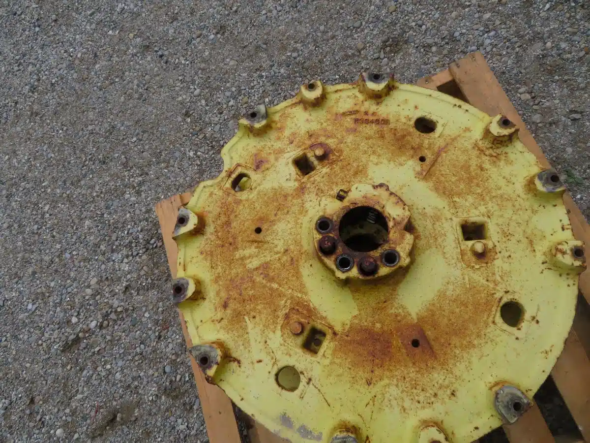 Gallery image 2 for 1964-1977 John Deere R33430 38 inch Hub Parts New-Used