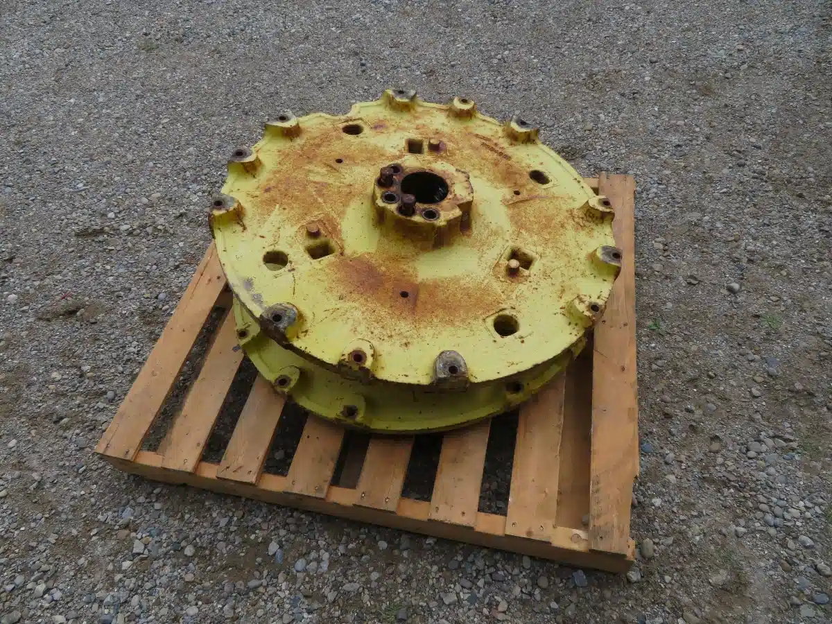Gallery image 1 for 1964-1977 John Deere R33430 38 inch Hub Parts New-Used