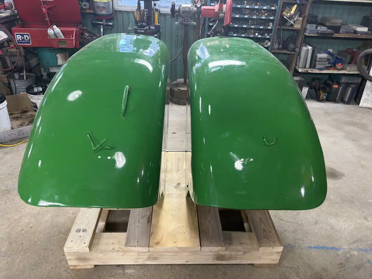 Photo de la Galerie 1 pour John Deere standard fenders pièces - neuves et usagées