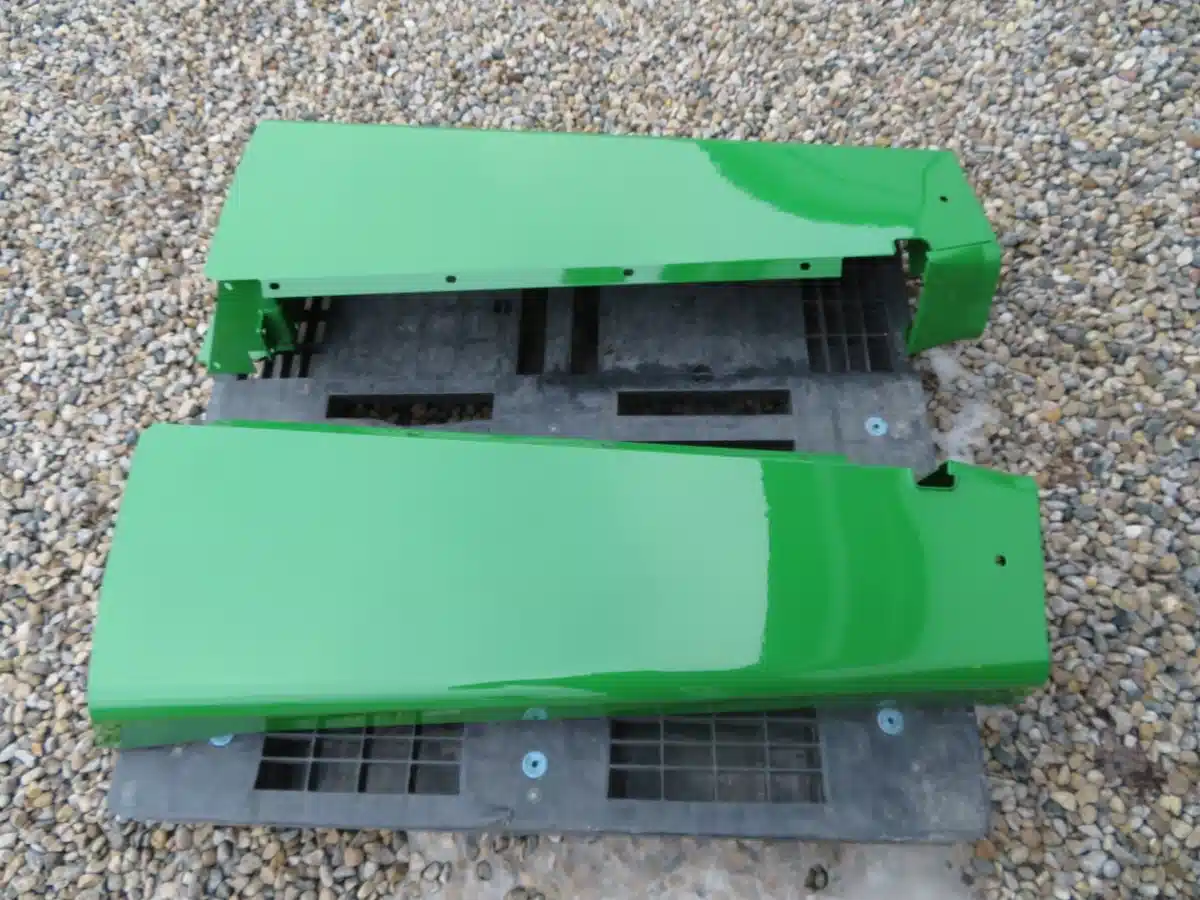 Photo de la Galerie 1 pour John Deere SGB Fenders pièces - neuves et usagées