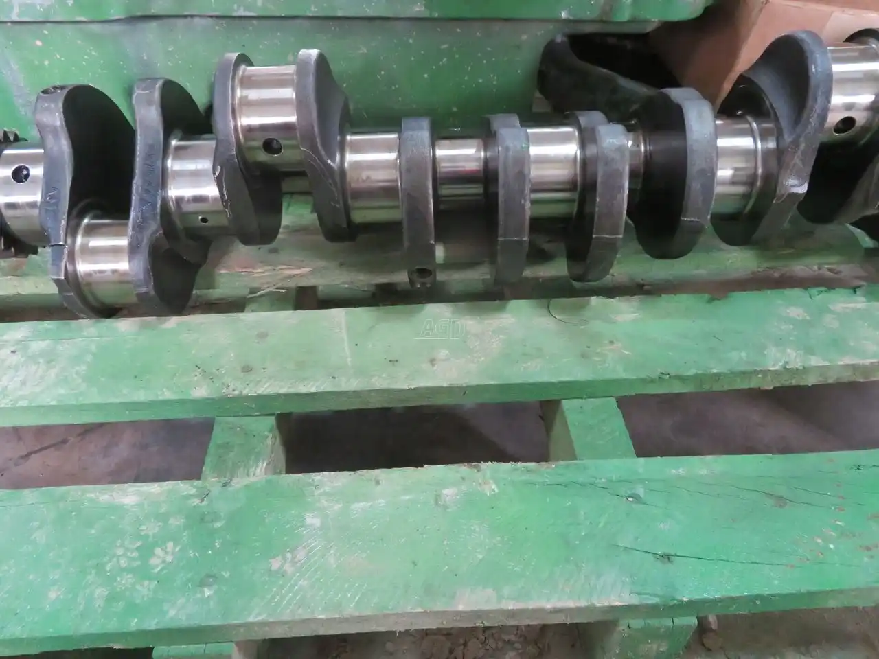 Gallery image 1 for Used John Deere Crankshaft 466 ci Parts New-Used