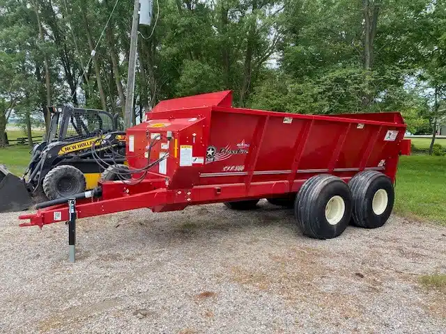 Gallery image 1 for New 2022 Meyer SXR500T Manure Spreader