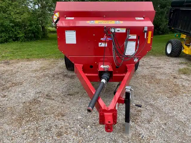 Gallery image 2 for New 2022 Meyer SXR500T Manure Spreader
