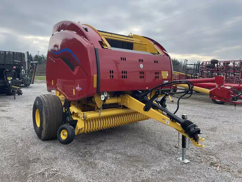 Gallery image 1 for New 2024 New Holland ROLL-BELT 560 Round Baler