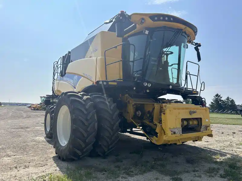 Gallery image 2 for Used 2023 New Holland CR7.90 Combine