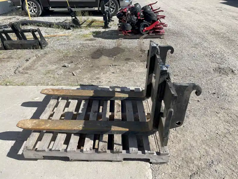 Gallery image 2 for New 2023 Yanmar IS0V10FORKSV Pallet Fork