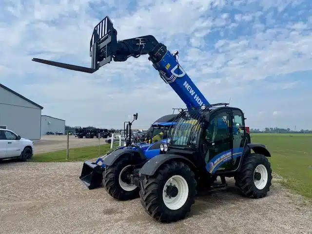 Gallery image 1 for New 2024 New Holland TH9.35 TeleHandler