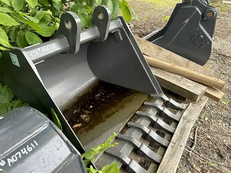 Gallery image 2 for New 2024 Case 36" Bucket