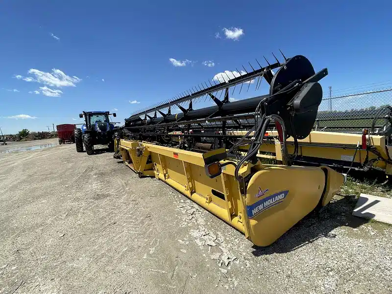 Gallery image 2 for Used 2012 New Holland 880CF Header - Draper