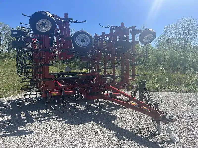 Gallery image 2 for New 2025 Case IH VIBRA-TINE 265 Cultivator