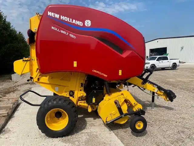 Gallery image 1 for New 2024 New Holland ROLL-BELT 450 Round Baler
