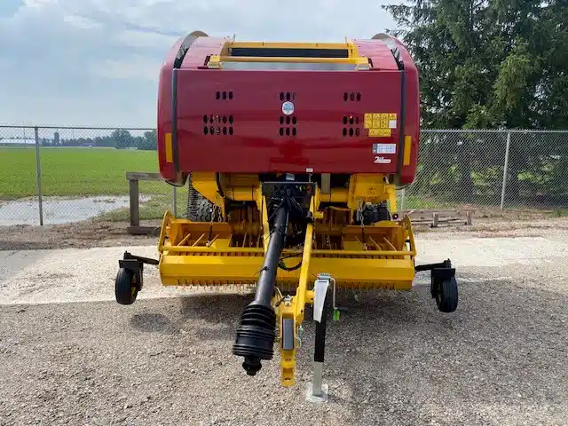 Gallery image 2 for New 2024 New Holland ROLL-BELT 450 Round Baler