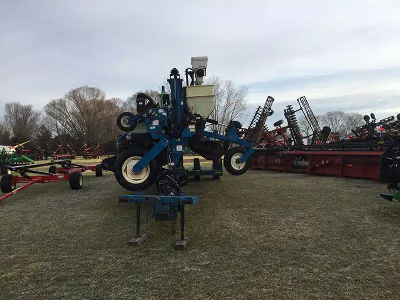Gallery image 2 for Used 2009 Kinze 3600-16R30 Planter
