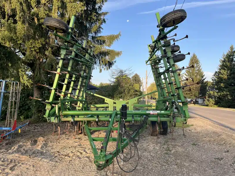 Gallery image 2 for Used 2005 John Deere 2210 Cultivator