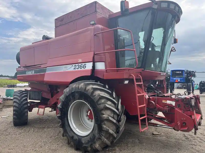 Gallery image 2 for Used 1999 Case IH 2366 Combine