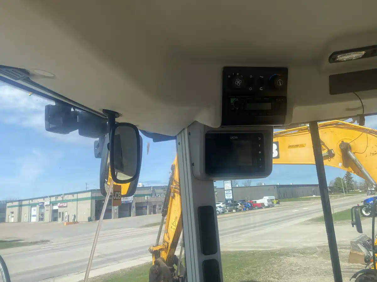 Gallery image 2 for New 2023 JCB 427 HT Wheel Loader
