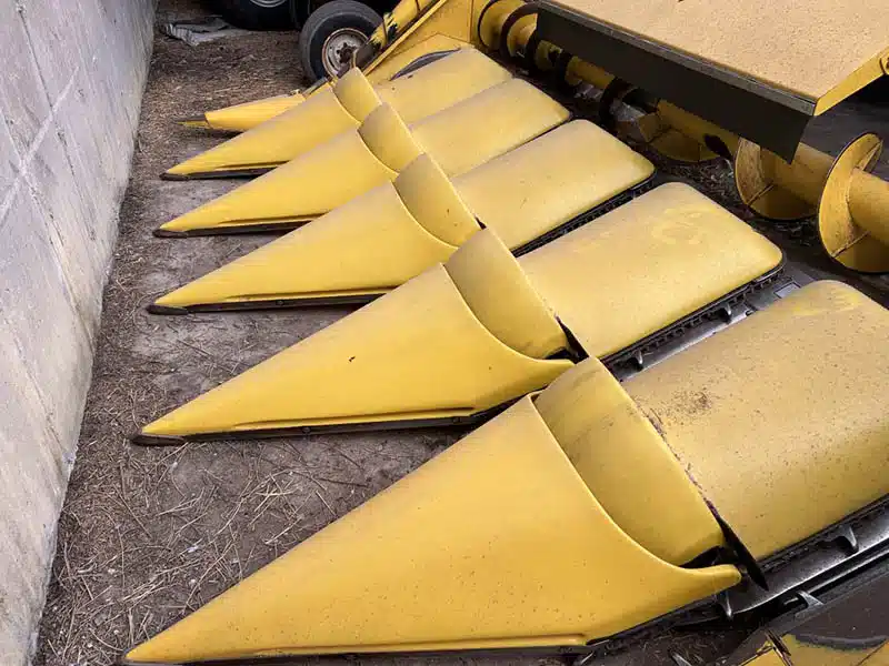Gallery image 1 for Used 2008 New Holland 99C-6R Header - Row Crop